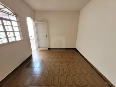 Casa com 3 Quartos para alugar, 125m² no Santa Mônica, Uberlândia