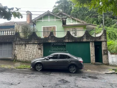 Casa com 3 Quartos à venda, 250m² no Valparaíso, Petrópolis