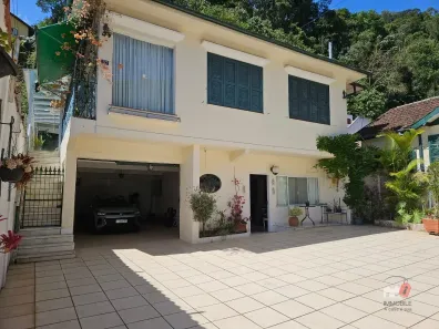 Casa com 3 Quartos para alugar, 235m² no Caxambu, Petrópolis
