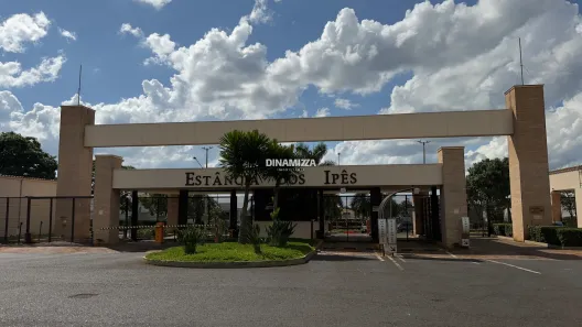 Casa de Condomínio com 3 Quartos para alugar, 195m² no Parque das Américas, Uberaba