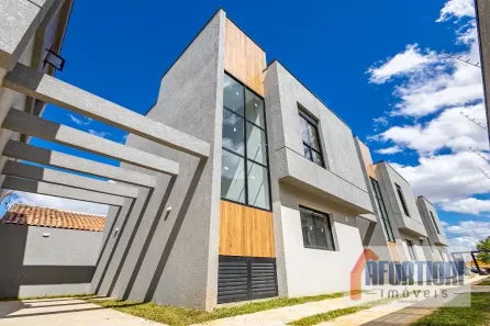 Sobrado com 3 Quartos à venda, 110m² no Lindóia, Curitiba