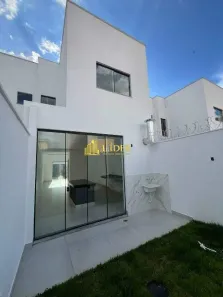 Casa com 3 Quartos à venda, 100m² no Novo Mundo, Uberlândia
