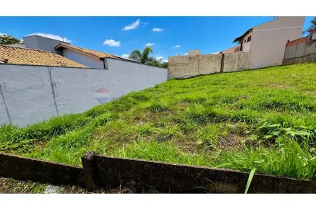 Lote/Terreno à venda, 330m² no Jardim Chácara dos Pinheiros, Botucatu