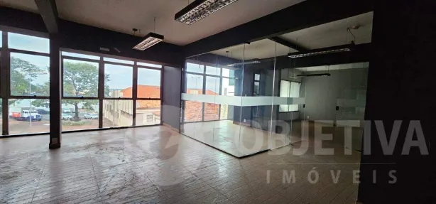 Sala Comercial para alugar, 298m² no Fundinho, Uberlândia