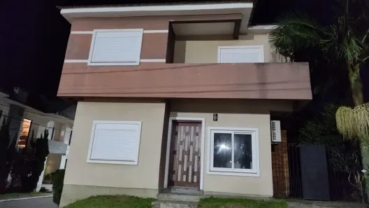 Casa com 3 Quartos para alugar, 180m² no Hípica, Porto Alegre