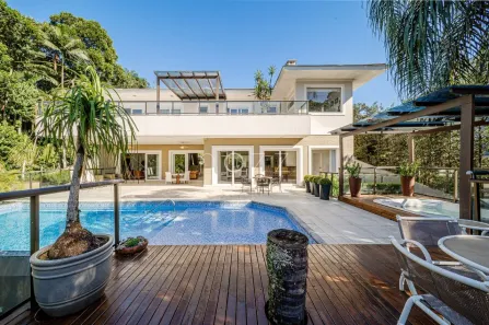 Casa de Condomínio com 4 Quartos à venda, 678m² no América, Joinville