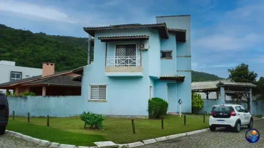 Casa de Condomínio com 3 Quartos para alugar, 120m² no Ponta das Canas, Florianópolis