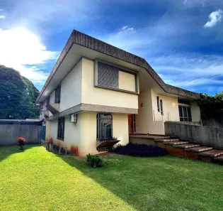 Sobrado com 4 Quartos à venda, 400m² no Zona 07, Maringá