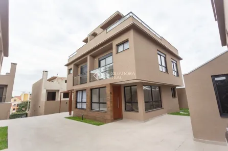 Sobrado com 3 Quartos à venda, 268m² no Tingui, Curitiba