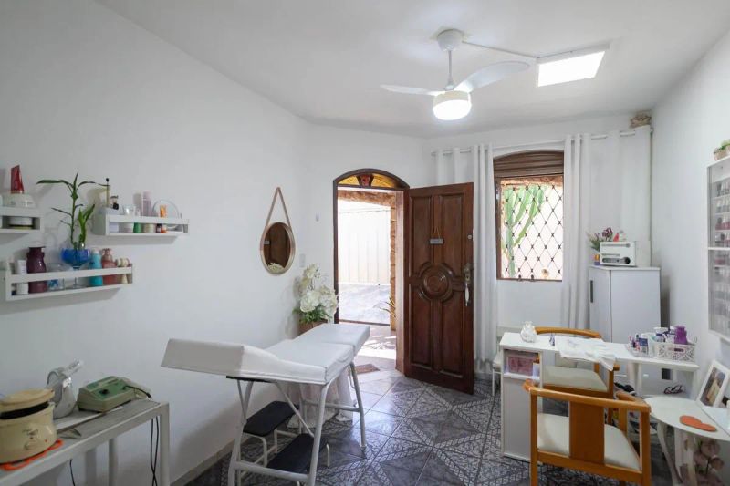 Casa com 4 quartos — Conjunto Celso Machado, Belo Horizonte