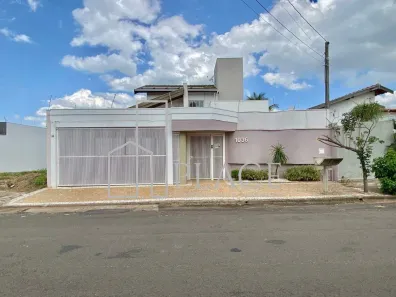 Casa com 4 Quartos para alugar, 250m² no Jardim São Domingos, Marília
