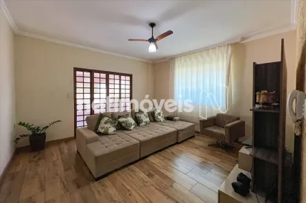 Casa com 6 Quartos à venda, 360m² no Minascaixa, Belo Horizonte