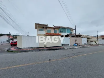 Casa com 2 Quartos para alugar, 75m² no Forquilhas, São José