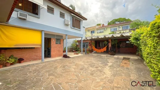 Casa com 4 Quartos à venda, 210m² no Três Figueiras, Porto Alegre