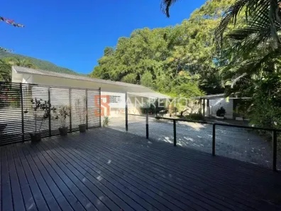 Casa com 3 Quartos para alugar, 300m² no Itacorubi, Florianópolis