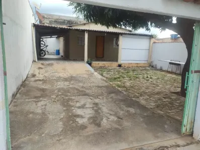 Casa com 3 Quartos à venda, 120m² no Santa Efigênia, Caldas Novas