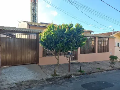 Casa com 3 Quartos à venda, 145m² no Jardim Kennedy, Poços de Caldas