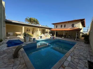 Casa com 3 Quartos à venda, 560m² no Santa Maria, Uberaba