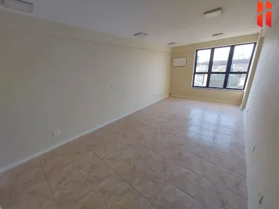 Sala Comercial à venda, 28m² no Jardim Vinte e Cinco de Agosto, Duque de Caxias