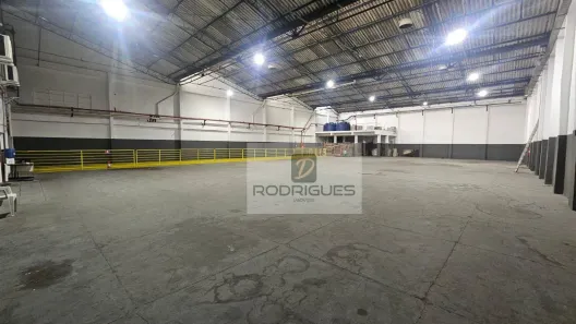Galpão/Depósito/Armazém à venda, 2000m² no Conceição, Diadema