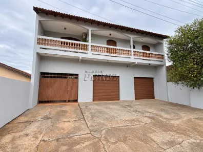Casa com 3 Quartos para alugar, 390m² no Vila Brasil, Londrina