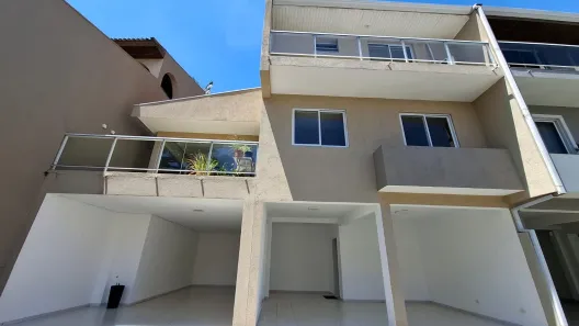 Sobrado com 3 Quartos à venda, 195m² no Guabirotuba, Curitiba