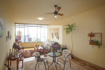 Apartamento com 3 Quartos à venda, 130m² no Moinhos de Vento, Porto Alegre