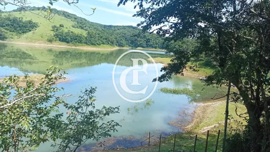Fazenda/Sítio com 3 Quartos à venda, 200m² no Área Rural de Paraibuna, Paraibuna