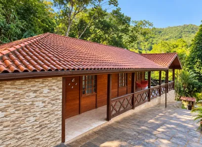 Casa de Condomínio com 4 Quartos à venda, 249m² no Limoeiro, Guapimirim