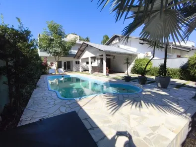 Casa com 4 Quartos para alugar, 275m² no Saguaçu, Joinville