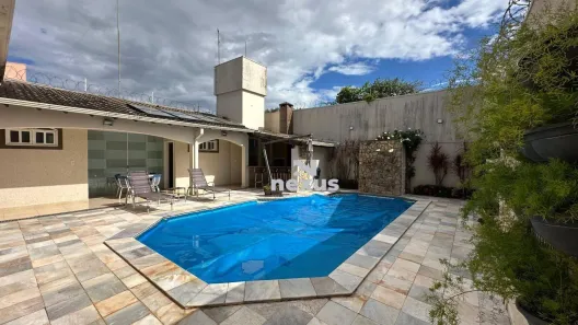 Casa com 4 Quartos à venda, 325m² no Umuarama, Uberlândia