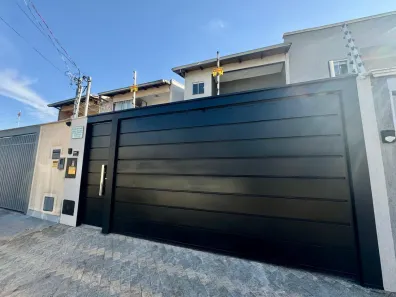 Sobrado com 4 Quartos à venda, 218m² no Jardim Planalto, Goiânia