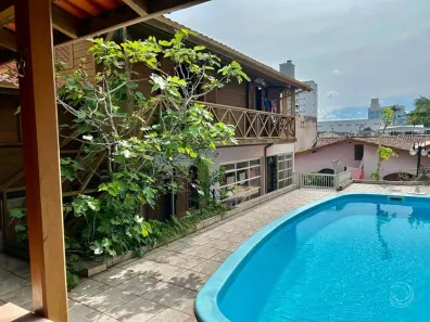 Casa com 4 Quartos à venda, 280m² no Coloninha, Florianópolis