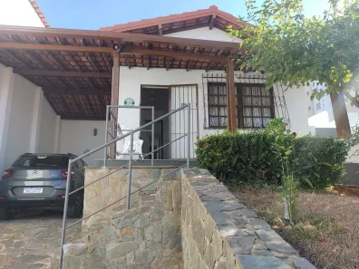 Casa com 4 Quartos à venda, 257m² no Jardim América, Belo Horizonte