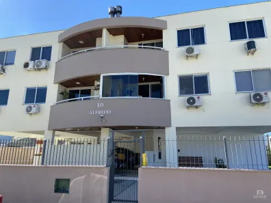 Apartamento com 2 Quartos para alugar, 64m² no Carianos, Florianópolis