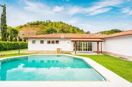 Casa de Condomínio com 3 Quartos à venda, 1000m² no Itaipava, Petrópolis
