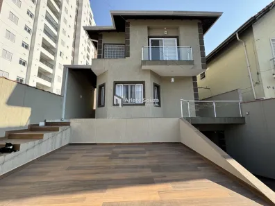 Casa com 3 Quartos à venda, 271m² no Jordanópolis, Arujá