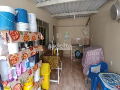 Casa com 2 Quartos à venda, 210m² no Cidade Jardim, Uberlândia