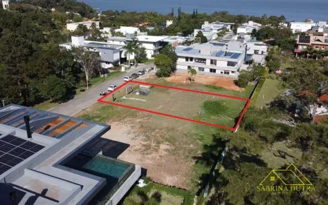 Lote/Terreno à venda, 762m² no Cacupé, Florianópolis
