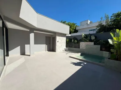 Casa de Condomínio com 4 Quartos à venda, 220m² no Jardins Atenas, Goiânia