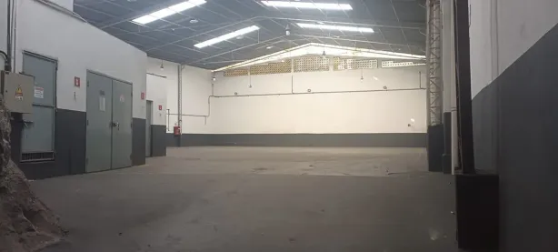 Galpão/Depósito/Armazém com 10 Quartos para alugar, 2200m² no Santo Cristo, Rio de Janeiro