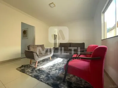 Casa com 3 Quartos à venda, 156m² no Segismundo Pereira, Uberlândia