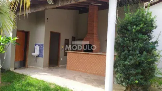 Casa com 3 Quartos para alugar, 230m² no Jardim Karaíba, Uberlândia
