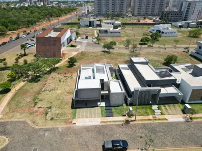 Casa de Condomínio com 3 Quartos à venda, 238m² no Laranjeiras, Uberlândia