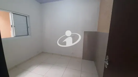 Casa com 2 Quartos para alugar, 60m² no Jardim Ipanema, Uberlândia