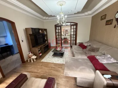 Sobrado com 4 Quartos à venda, 290m² no Jardim Pinheiros, Maringá