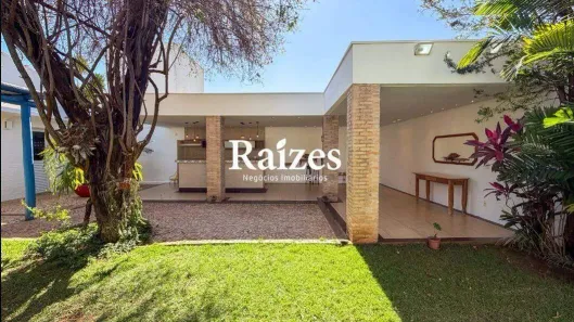 Casa com 3 Quartos à venda, 280m² no Jardim Karaíba, Uberlândia