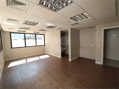 Sala Comercial à venda, 34m² no Vila Olímpia, São Paulo