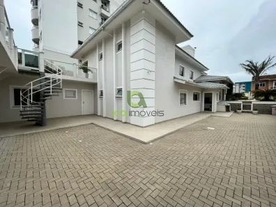 Casa com 3 Quartos à venda, 374m² no Barreiros, São José