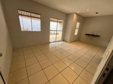 Casa com 2 Quartos para alugar, 60m² no Recreio dos Bandeirantes, Uberaba